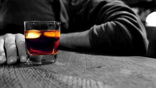 Băut pe stradă, un clujean a ajuns la spital. Află din ce motiv