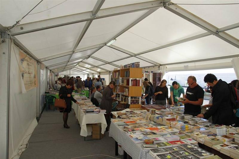 Un marş al lecturii deschide Festivalul Internaţional de Carte de la Cluj 