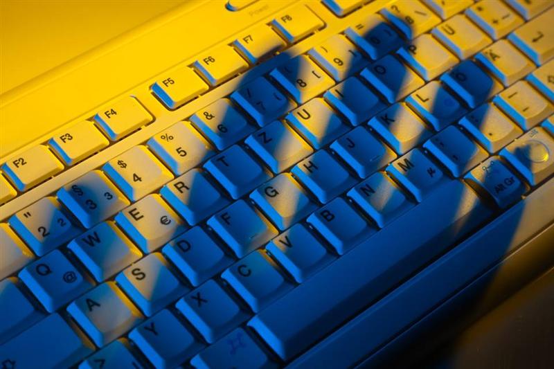 SRI avertizează asupra riscurilor folosirii datelor personale pe reţelele sociale