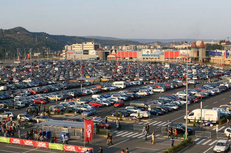 Americanii îi curtează pe proprietarii Polus Center