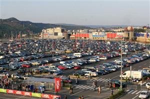 Americanii îi curtează pe proprietarii Polus Center