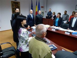 Şedinţă cu scântei la judeţ. 