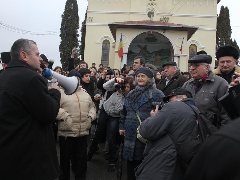 Lui Mircia Giurgiu i s-a făcut dor de mitingurile de protest de pe vremuri