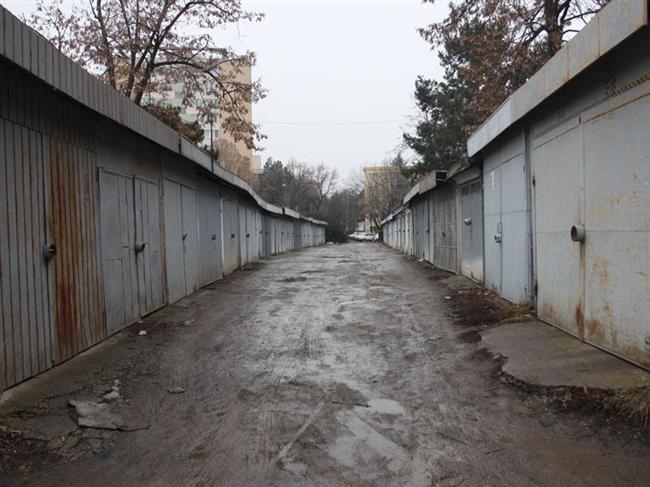Garaj din Mărăşti, prădat de trei hoţi în toiul nopţii