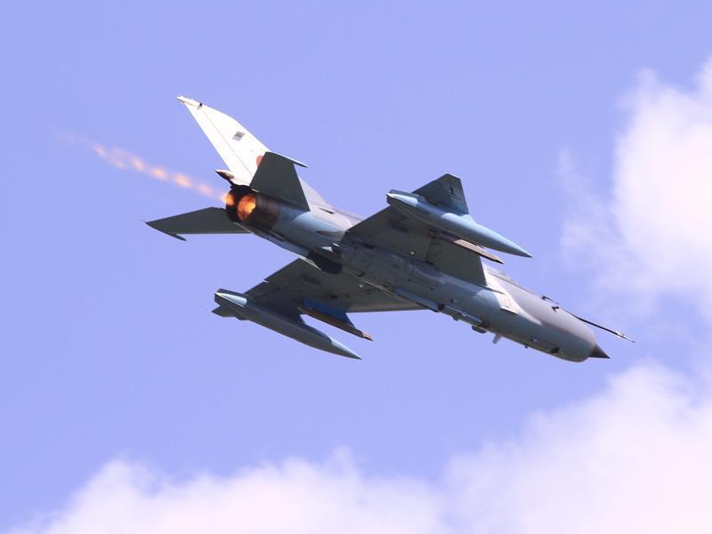 Ministrul Apărării şi ambasadorul SUA la Bucureşti zboară cu avioane F16, la Baza Aeriană din Câmpia Turzii