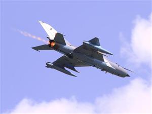 Ministrul Apărării şi ambasadorul SUA la Bucureşti zboară cu avioane F16, la Baza Aeriană din Câmpia Turzii