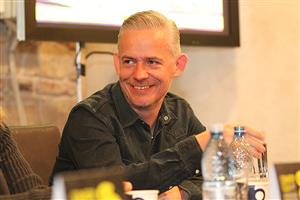 Comedie românească, criticată pentru că e prea amuzantă, între preferatele unui cunoscut critic de film britanic