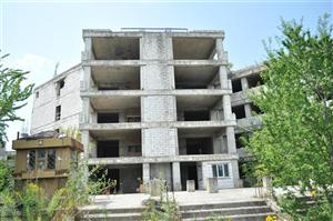 Ruina de la capătul Mănăşturului rămâne în paragină. Nu s-a rezolvat litigiul