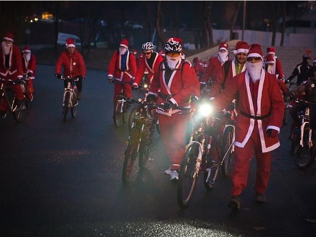 Moş Nicolae vine pe bicicletă la Cluj 