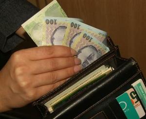 Ministrul Muncii: Trebuie să analizăm majorarea salariului minim ca să nu facem mai mult rău