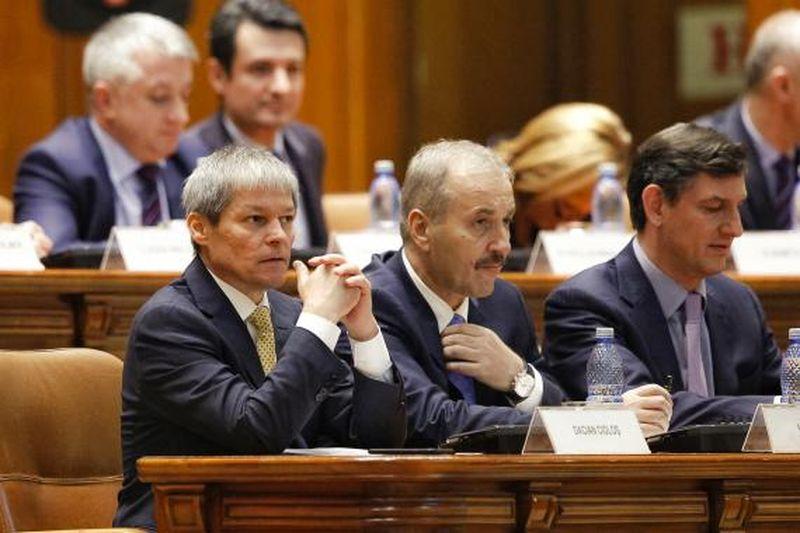 Guvernul a pus gând rău pensiilor speciale ale aleşilor locali