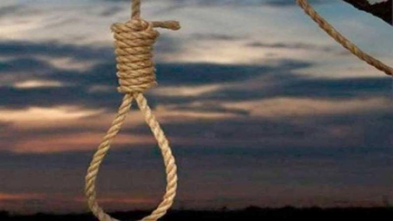 Descoperire macabră: persoană spânzurată într-o curte