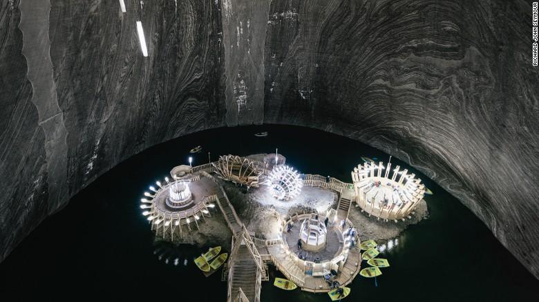 Fotografii spectaculoase cu Salina Turda, publicate pe CNN 