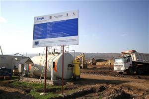 Proiectele din Lomb, greu de finalizat. Cât costă consolidarea dealului afectat de alunecări de teren