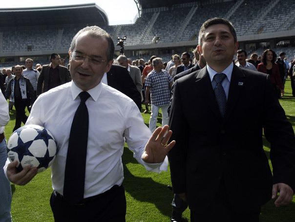Primarul Emil Boc i-a dat replica antrenorului Stelei, Laurenţiu Reghecampf. „Să se uite mai întâi în ograda lor