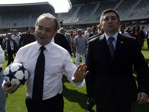 Primarul Emil Boc i-a dat replica antrenorului Stelei, Laurenţiu Reghecampf. „Să se uite mai întâi în ograda lor