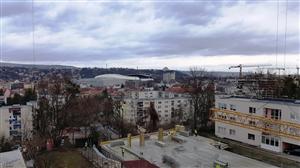Bătaie pe blocul lui Metz. 60% din ansamblu s-a vândut 