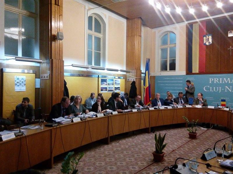 Clujenii s-au întâlnit pe stradă cu Emil Boc şi cu parlamentari de Bruxelles GALERIE FOTO