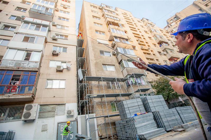 Cum îţi înnoieşti blocul pe bani europeni