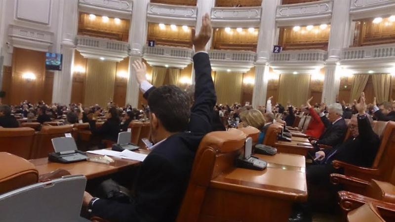 Deputaţii au respins legea pensiilor speciale pentru aleşii locali