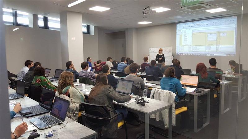 Firmele mici tind să îşi externalizeze complet serviciile informatice