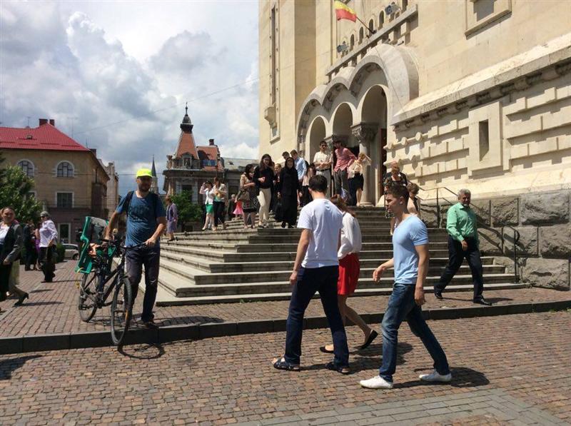 Valul mare de votanți din Cluj pornește la urne FOTO