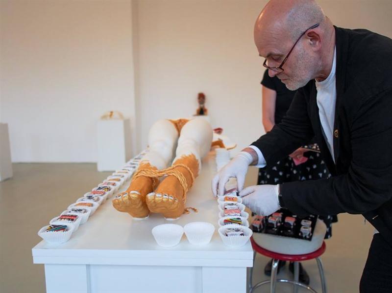 Nuduri feminine comestibile. O expoziţie semnată de un cunoscut artist din Cluj FOTO 