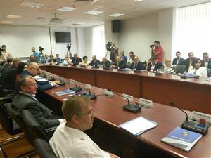 OFICIAL. Alin Tişe este noul preşedinte al CJ Cluj. Consilierii judeţeni au depus jurământul FOTO