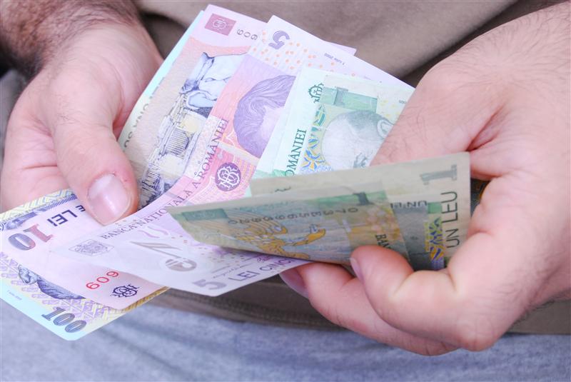 Care sunt veniturile medii lunare pe gospodărie în pe primul trimestru al anului