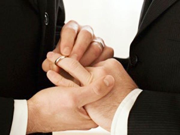 CCR acceptă propunerea de revizuire a Constituţiei privind căsătoria