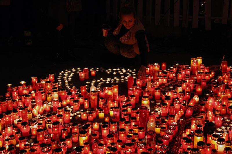 Nouă luni de la incendiul din Colectiv - Mai puţin de douăzeci de persoane la slujba de pomenire a victimelor tragediei