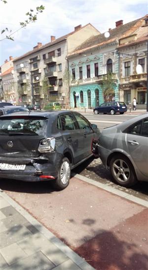 Accident grav în centrul Clujului! Un Porsche scăpat de sub control a făcut 