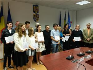 Elevii de 10 ai Clujului la BAC şi evaluare naţională, premiaţi de CJ Cluj. Vezi unde vor studia