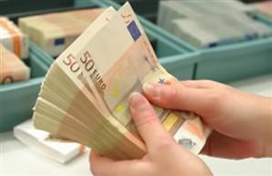 Câţi români aveau, la sfârşitul primului semestru, depozite mai mari de 100.000 de eu­ro