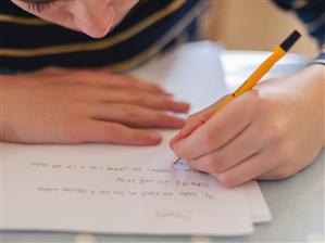 Astăzi este Ziua internațională a stângacilor