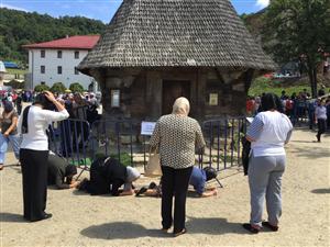 Pelerinaj la Nicula. 100.000 de oameni se roagă la icoana Maicii Domnului - FOTO, VIDEO