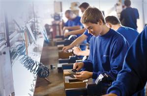 Şcolile de meserii, ”ruşinea” tinerilor români. 18.000 de tineri, sub 25 de ani, în şomaj