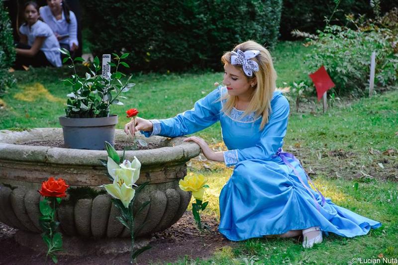 Din Ţara Minunilor, în Grădina Botanică din Cluj. Sute de persoane au făcut cunoştinţă cu Alice FOTO 