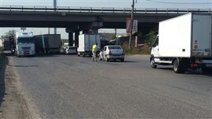 Noi proteste ale transportatorilor pe şoselele de centură împotriva creşterii RCA