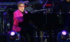 Tânăr arestat sub acuzaţia că plănuia un atentat la concertul lui Elton John