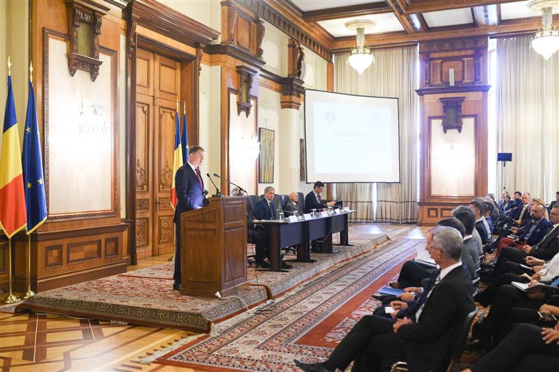 Doi clujeni în Comisia prezidenţială care va elabora 