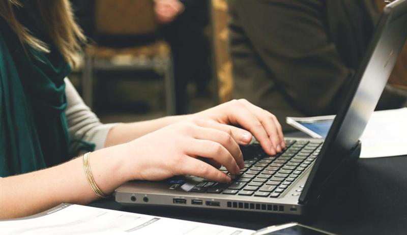 Atenţie părinţi! Site-uri cu conţinut pornografic, accesate de minori
