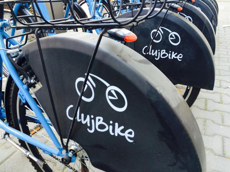 RUPE-ŢI PERMISUL! Ce a păţit un şofer care a parcat maşina într-o staţie Cluj Bike FOTO 