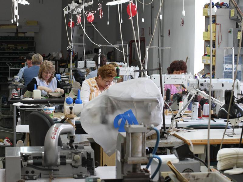 Femeile din România au salarii cu 7% mai mici decât bărbaţii