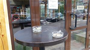 Victoria spiritului civic. Le-am scos fumurile din restaurant