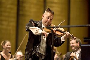 Celebrul violonist Nigel Kennedy își face 
