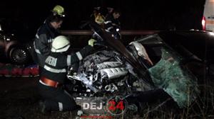 O maşină a intrat într-un cap de pod. Un mort şi patru răniţi 