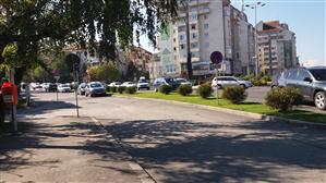Breteaua care aşteaptă pragul, pe Calea Turzii