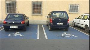 Razie în parcările din Cluj. Amenzi pentru şoferii care au parcat pe locurile destinate persoanelor cu handicap 