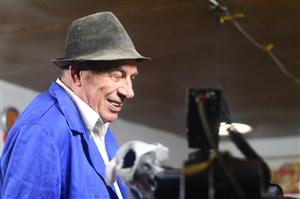 Îndrăgitul actor Mitică Popescu împlinește 80 de ani - VIDEO